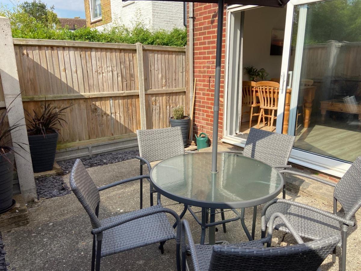The Seagull, With Driveway And Patio Garden Holiday home *