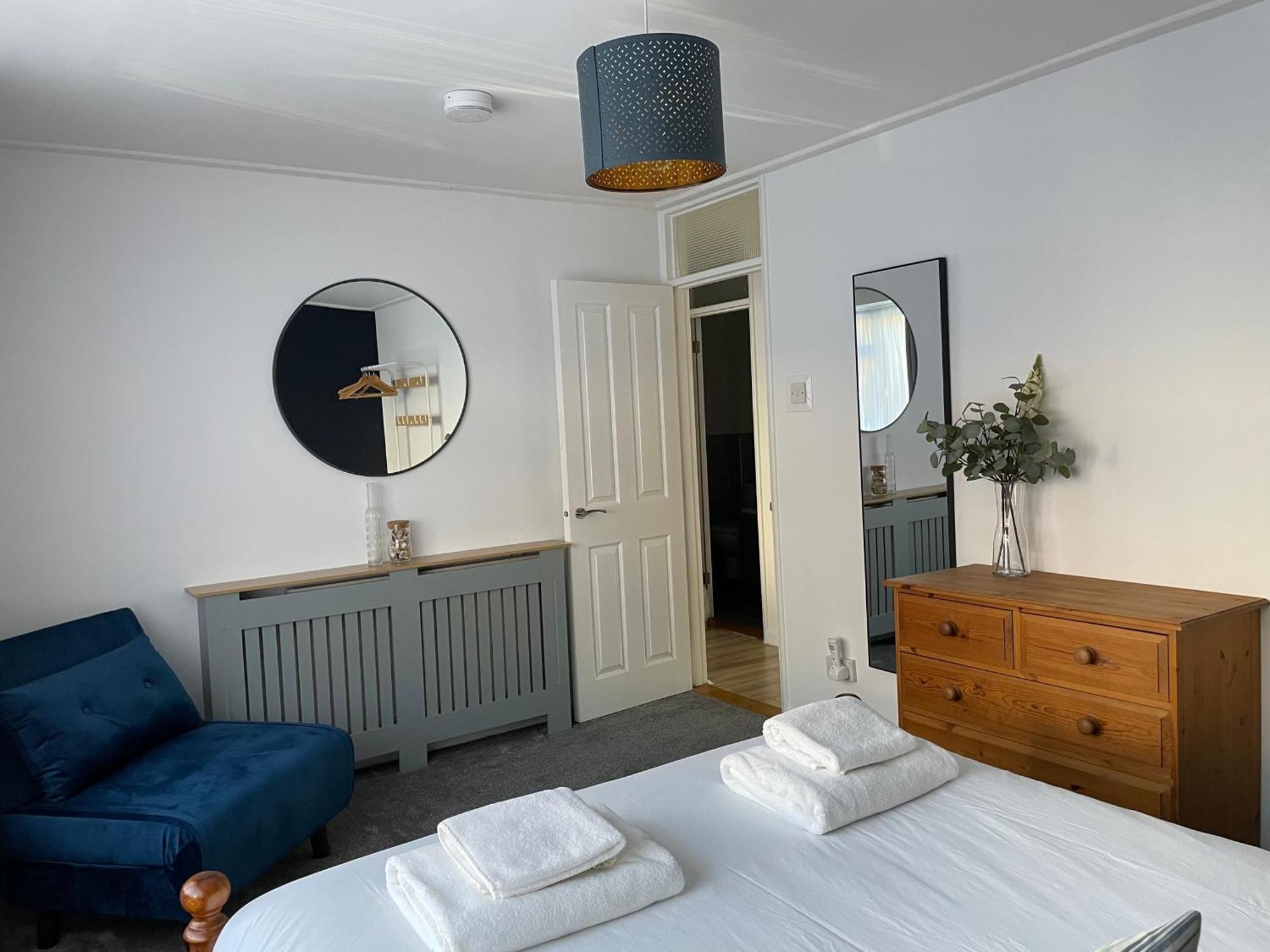 The Seagull, With Driveway And Patio Garden Holiday home